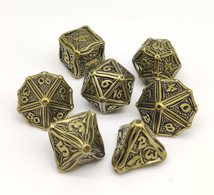 Gold überzog Oberflächen-das RPG-Würfel-gesetzte Metall, das für Hammer und Yahtzee vielflächig ist