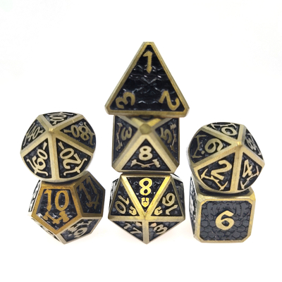 Würfelset für DND- oder RPG-Würfel. Praktische Beschichtung aus scharfem, buntem Metall