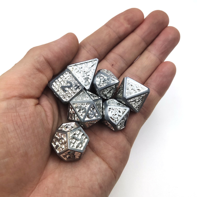 RPG-Würfel aus Metall mit Kartenrand, handgeschnitzt, langlebig für Savage World Polyhedral