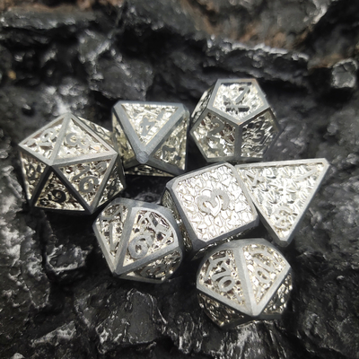 RPG-Würfel aus Metall mit Kartenrand, handgeschnitzt, langlebig für Savage World Polyhedral