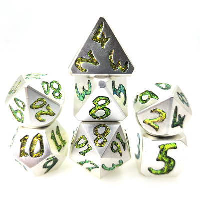 Feuchtigkeitsbeständig, handpoliert für Hammer und Yahtzee. Verschleißfeste kleine D20-Würfel