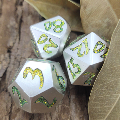 Praktisches, plattiertes, scharfes Metallwürfel-Set, ungiftiges Mini-Rollenspiel, luxuriös, polyedrisch