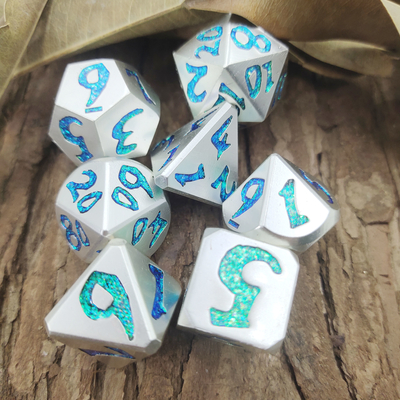 Freundliches Würfelset, Mehrzweck-Carving-Metall-Polyeder-RPG-Würfel D6 D8 D10