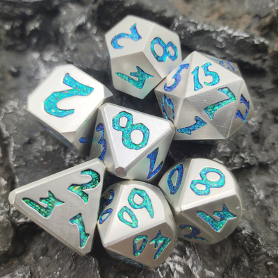 Freundliches Würfelset, Mehrzweck-Carving-Metall-Polyeder-RPG-Würfel D6 D8 D10