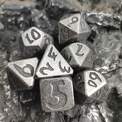 Anti-Verschleiß-Metall-Würfel handgeschnitzt für Dungeon And Dragon Metall-Gaming-Würfel Handbuch