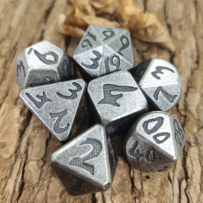 Anti-Verschleiß-Metall-Würfel handgeschnitzt für Dungeon And Dragon Metall-Gaming-Würfel Handbuch