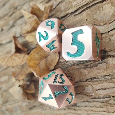Kleiner RPG-Rollen-Grat Luxus-RPG würfeln gesetzte ordentliche Grat-grünes Metallkupfer