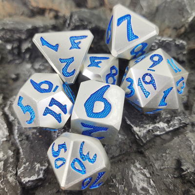 Luxuriöses 7-teiliges Set, robust für Dungeon und Dragon, handgegossene polyedrische Würfel, silberblau, für RPG- und DND-Spiele
