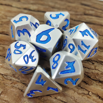 Luxuriöses 7-teiliges Set, robust für Dungeon und Dragon, handgegossene polyedrische Würfel, silberblau, für RPG- und DND-Spiele