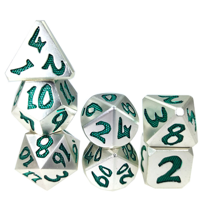 Grat-Harz-Würfel stellten Metall für Kerker und Dragon Hand Pouring Polyhedral ein