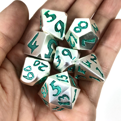 Leichtgewichtler für Sammlungs-RPG-Würfel stellte grünes silbernes Metalltragbares einzigartiges Metallwürfel-Spiel für Dnd ein