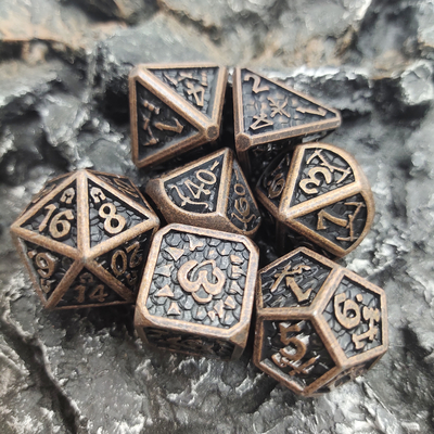 Mini-Harz-Polyeder-Metall-RPG-Würfel-Set ungiftig für die Sammlung Cuprum Schwarz und Silber
