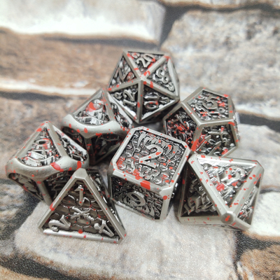 Handgefertigtes polyedrisches Würfelset aus Metall für RPG-Spiele in Silber und Schwarz