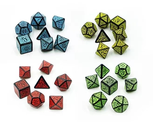 Modisches RPG-Spiel Würfel-Set 20mm Schwarzer Hintergrund Farbmuster