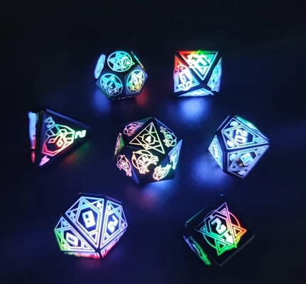 Licht auf DND Würfel wiederaufladbar mit Ladebox 7 PCS LED Elektronische Würfel für Tisch