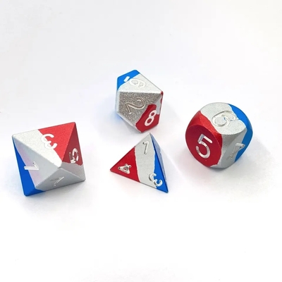 Glatte, leichte Metallwürfel, farbenfrohe Polyeder, DND-Spielwürfel