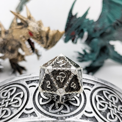 Mehrschichtiges Metall-RPG Würfel Fliegender Drache Solider glatter Drache DND