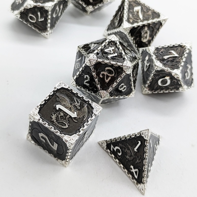 Mehrschichtiges Metall-RPG Würfel Fliegender Drache Solider glatter Drache DND