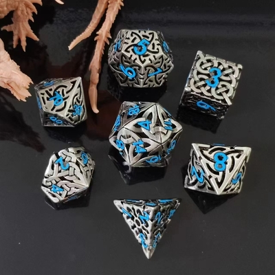 Verflochtenes Hollow DND RPG Metall Würfel Drache und Untergrund City Brettspiel