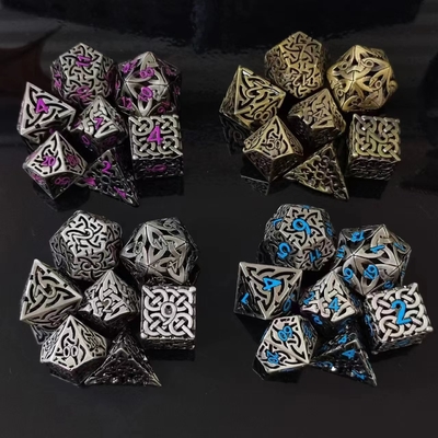 Verflochtenes Hollow DND RPG Metall Würfel Drache und Untergrund City Brettspiel