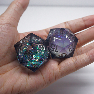 Ein Sequined Flüssigkeit Fluss Sand Harz Würfel # Dnd#Rpg#Coc glatte Kante