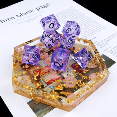 Purpurweißer Strömungssand Himmel Nummer Harz Vielseitiges Würfelspiel Drachen und Dungeon City Dnd Würfel