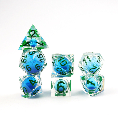 Durchsichtige blaue flüssige natürliche Harz-Desktop-Spiel Würfel-Set dnd Würfel