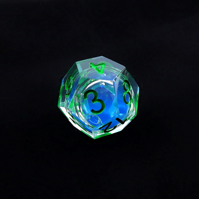Durchsichtige blaue flüssige natürliche Harz-Desktop-Spiel Würfel-Set dnd Würfel