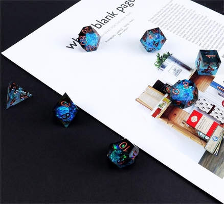 Blau plus schwarz Erz Harz Charakter spielt ein Multi-Nudel Würfel-Set und Würfel