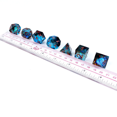 Blau plus schwarz Erz Harz Charakter spielt ein Multi-Nudel Würfel-Set und Würfel