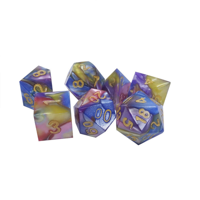 Drei Farben von Marmorharz Rpg Würfel mit Universal Logo