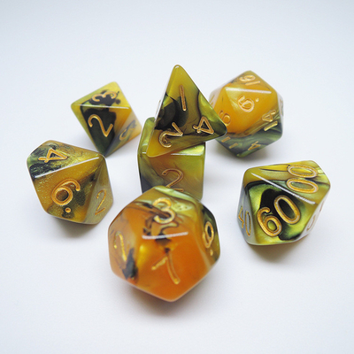 Gelb und Schwarz Marmor Harz RPG Würfel Desktop-Spiel Würfel Set