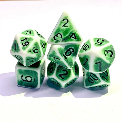 Antike, alte weiße Hintergrundfarbe Harz Würfel-Desktop-Spiel-Set DND Würfel