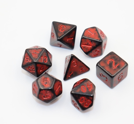 Antike alte schwarze Rücken rotes Harz Charakter Spielen Brettspiel Würfel Set DND Würfel