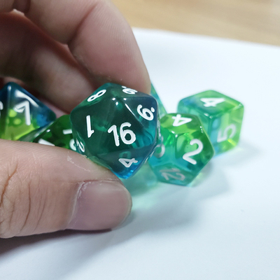 Minzgrüner Kristall aus Naturharz, vielfältiges Trittenspiel Dragon und Dungeon.