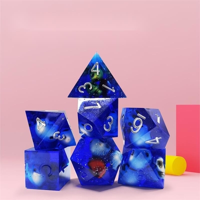 Blue Crystal Skull Resin Boarding Dice Set Drache und Dungeon