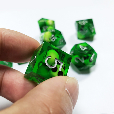 Grüner Kristallschädel Resin Boarding Würfel Set Drache und Dungeon