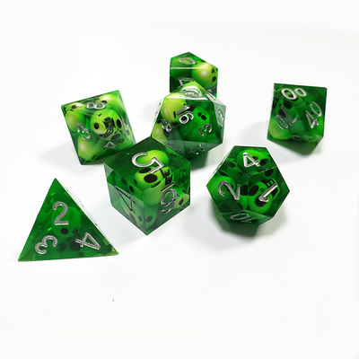 Grüner Kristallschädel Resin Boarding Würfel Set Drache und Dungeon