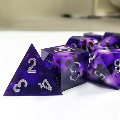 Purpur Crystal Skull Resin Boarding Dice Set Drache und Dungeon