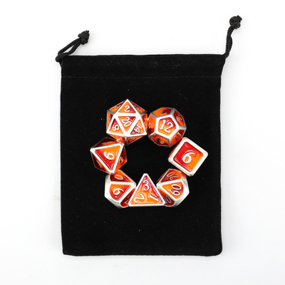 Individuell angepasste Metall-DND-Dätzensatz mit Silberzahlen, verwendet für das Schachspiel D &amp; D