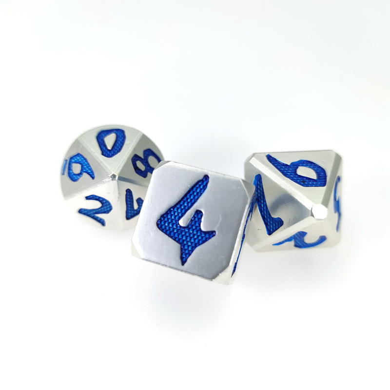 Hand schnitzte DND mit der vorzüglichen Geschenkbox, die blaue silberne vielflächige Würfel-Sätze für RPG-Spiel verpackt