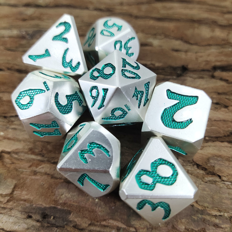 Grat-Harz-Würfel stellten Metall für Kerker und Dragon Hand Pouring Polyhedral ein