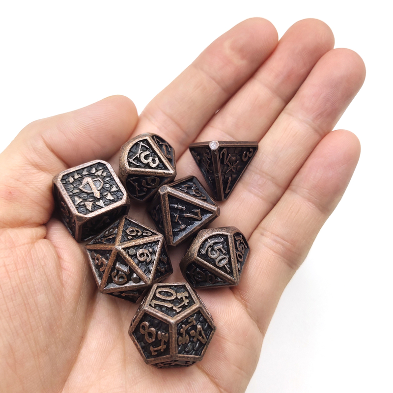 Mini-Harz-Polyeder-Metall-RPG-Würfel-Set ungiftig für die Sammlung Cuprum Schwarz und Silber