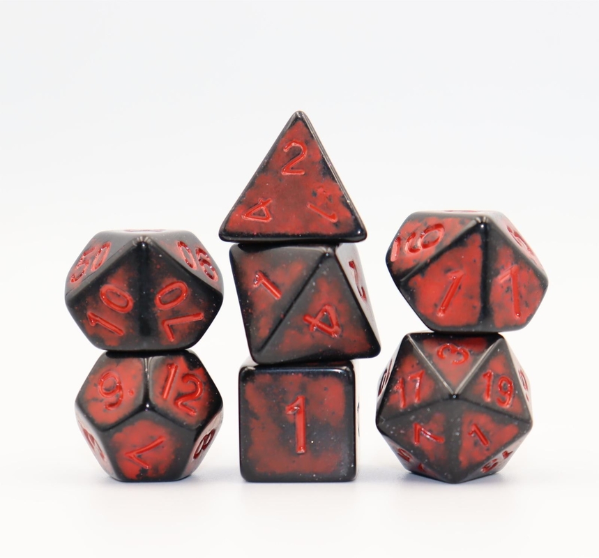 Antike alte schwarze Rücken rotes Harz Charakter Spielen Brettspiel Würfel Set DND Würfel
